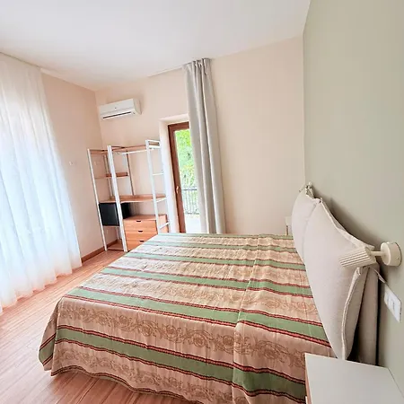 La Quercia Retreat 4* Meta